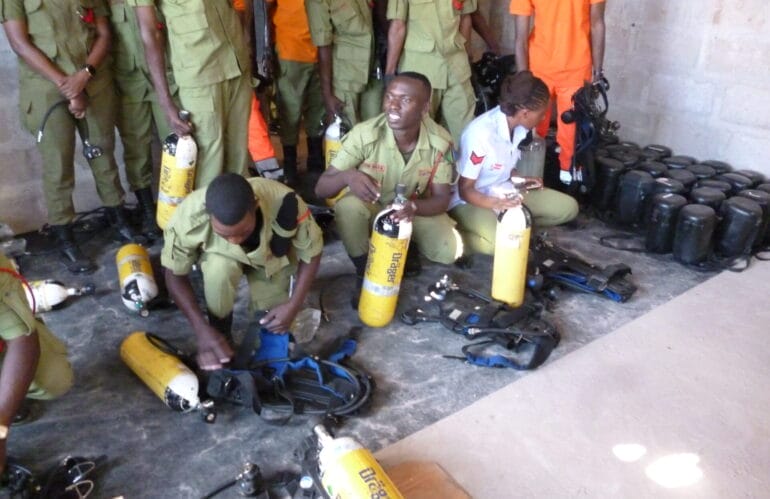 Aufbau der Atemschutztechnik in Tansania